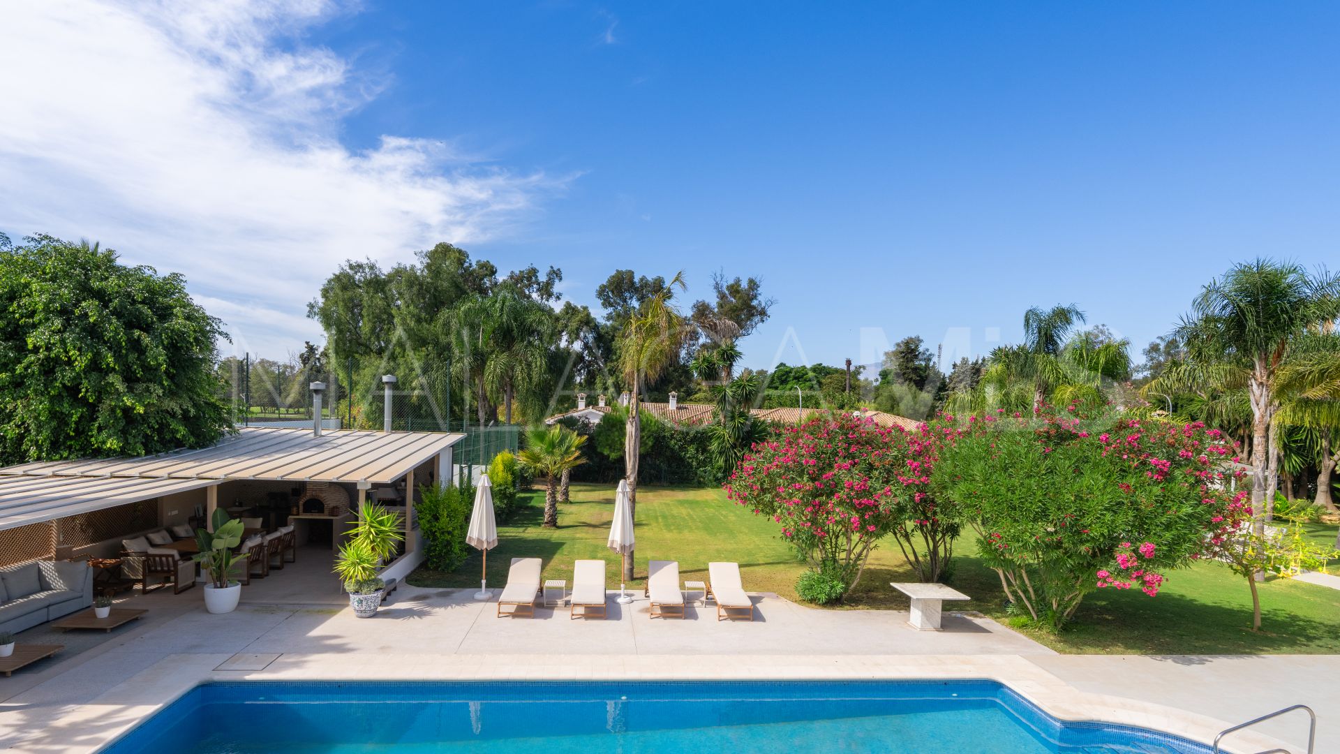 Villa for sale in Guadalmina Baja