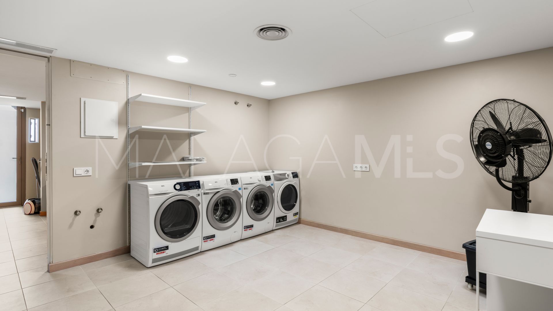 Villa for sale in Guadalmina Baja