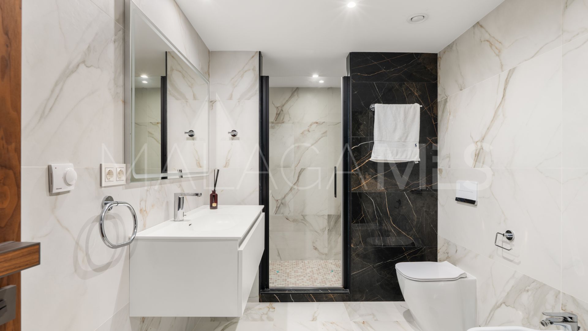 Villa for sale in Guadalmina Baja