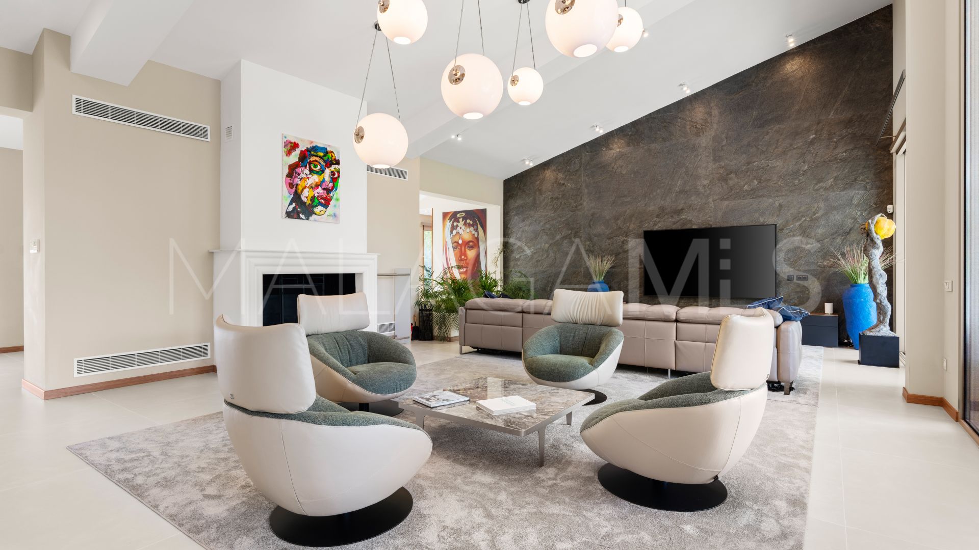 Villa for sale in Guadalmina Baja