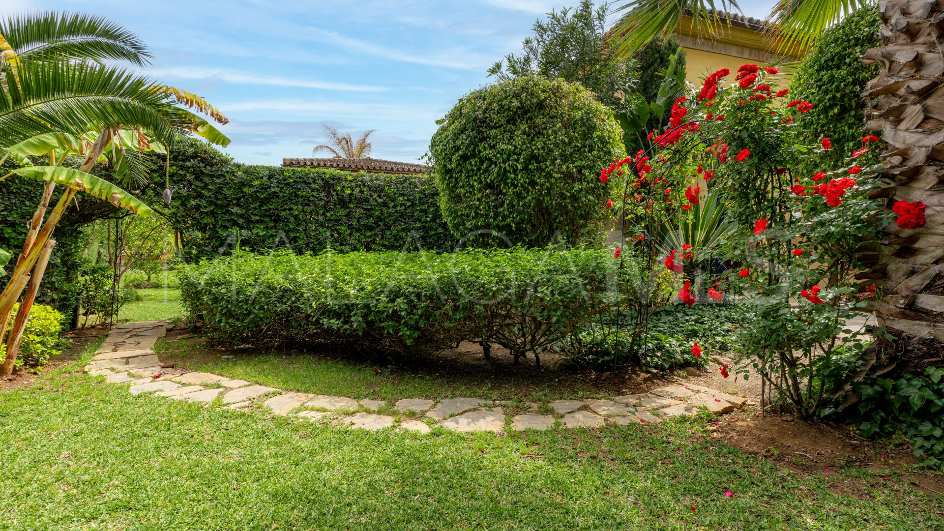 Villa for sale in Guadalmina Baja with 3 bedrooms