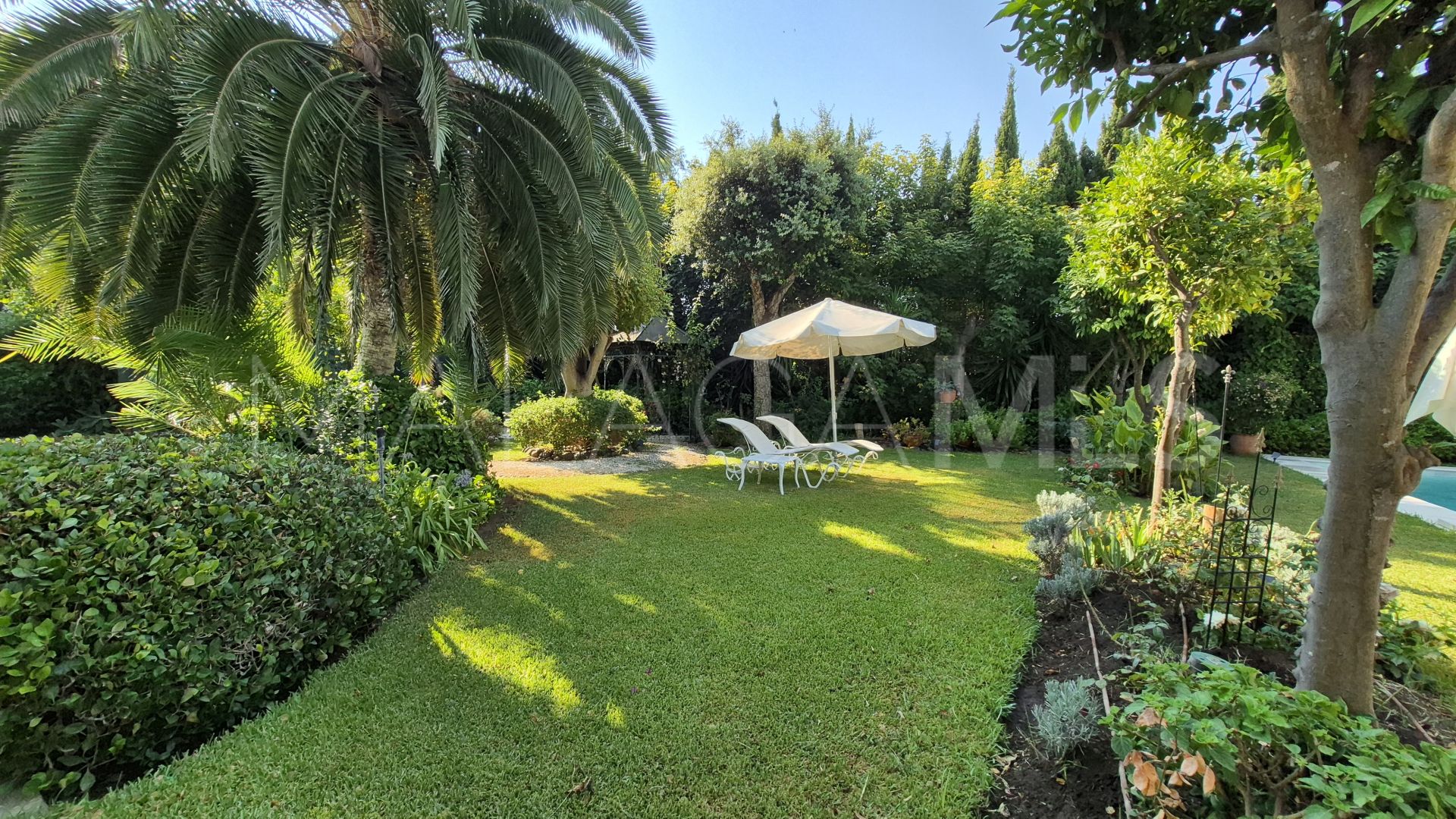 Villa for sale in Guadalmina Baja with 3 bedrooms