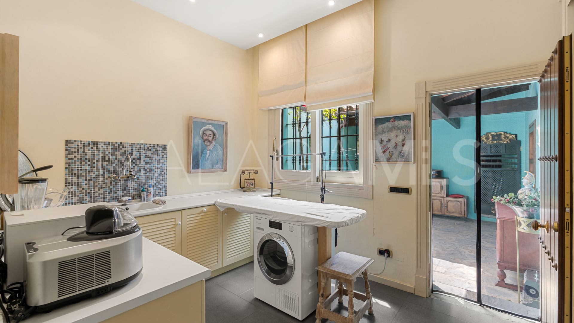 Villa for sale in Guadalmina Baja with 3 bedrooms