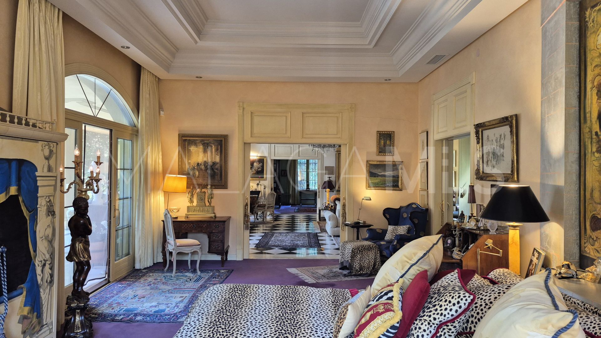 Villa for sale in Guadalmina Baja with 3 bedrooms