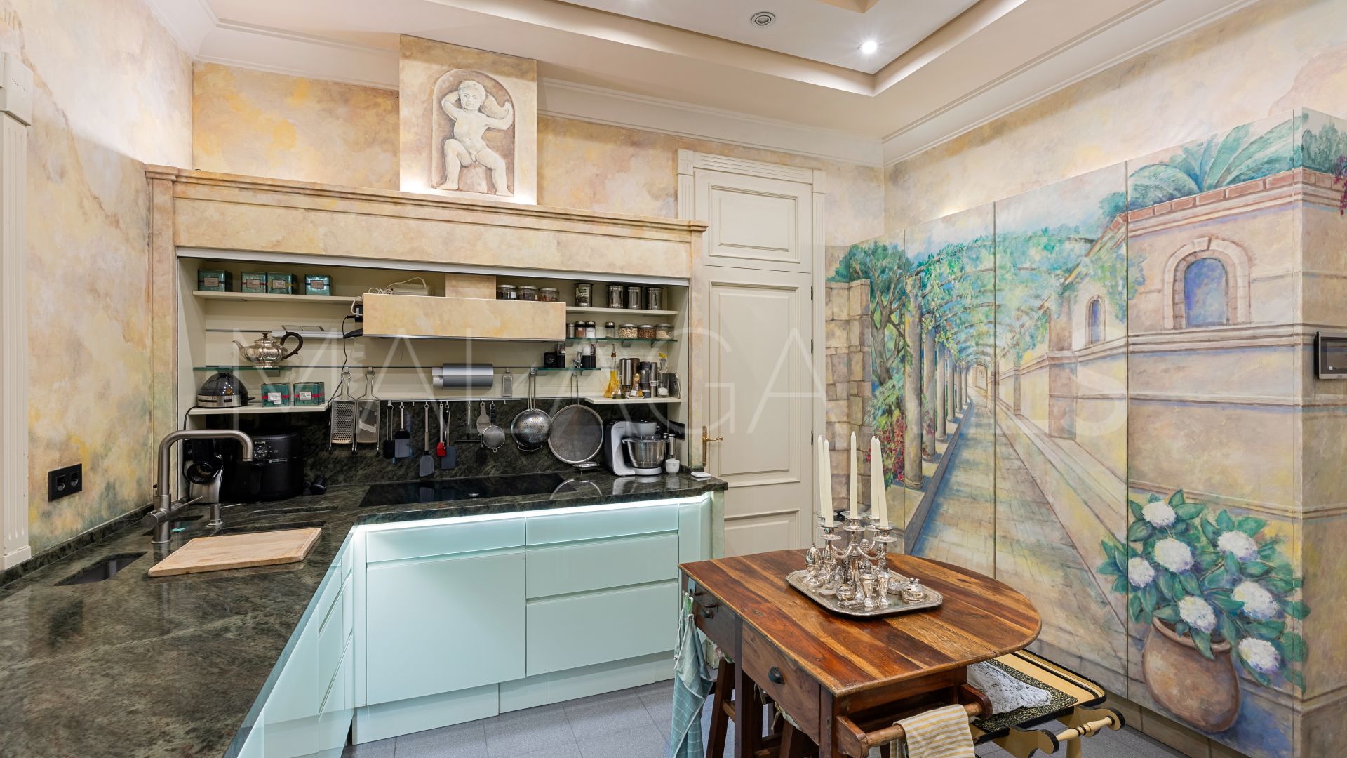 Villa for sale in Guadalmina Baja with 3 bedrooms