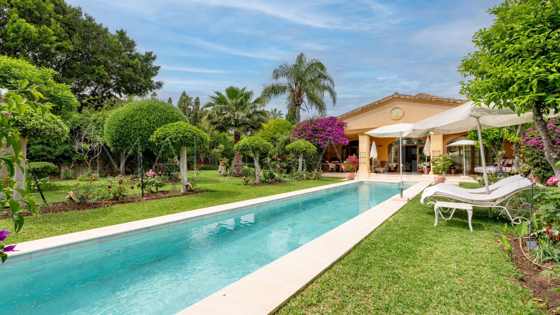 Villa for sale in Guadalmina Baja with 3 bedrooms