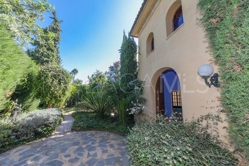 Villa for sale in Guadalmina Baja with 3 bedrooms