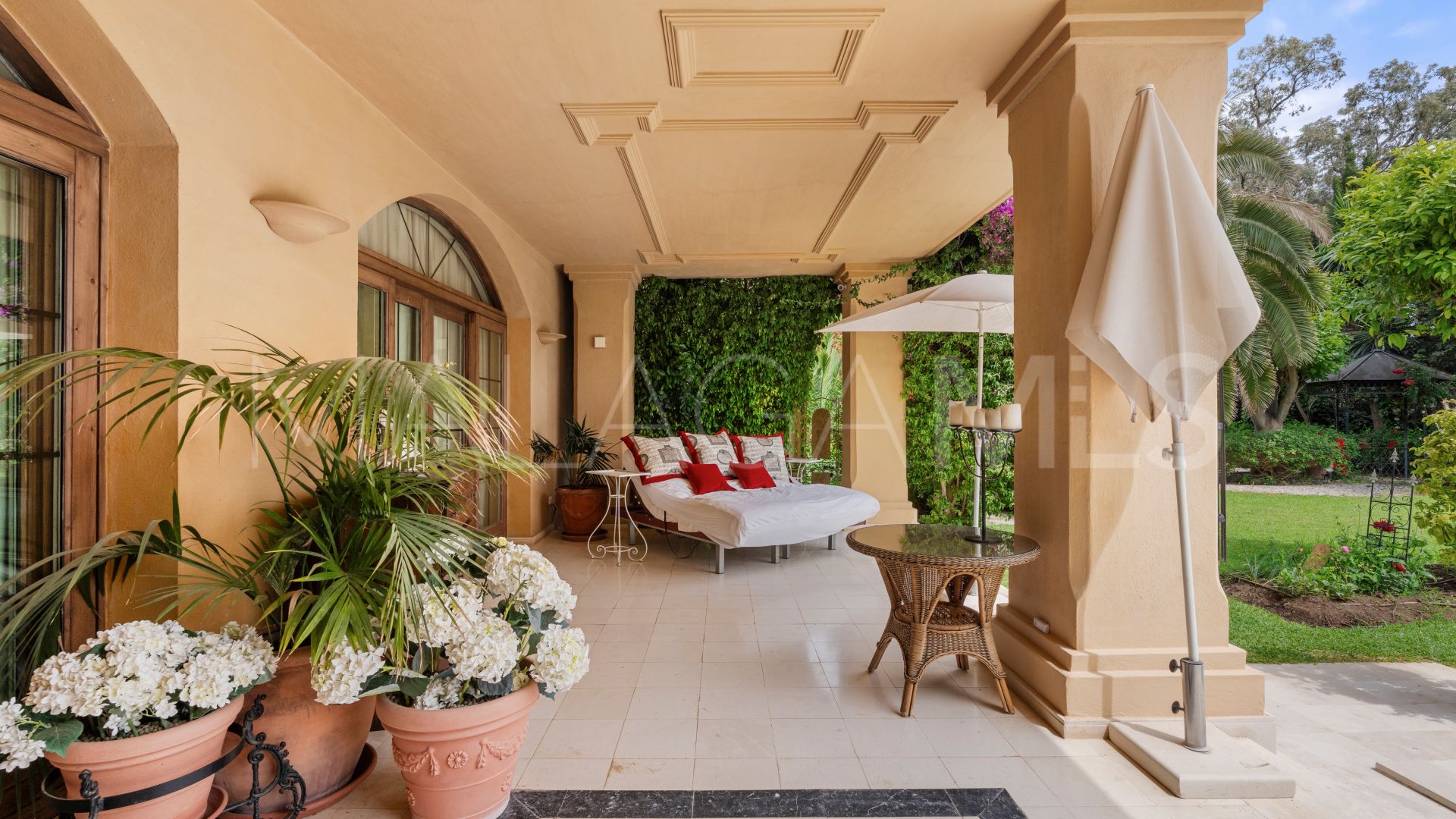 Villa for sale in Guadalmina Baja with 3 bedrooms