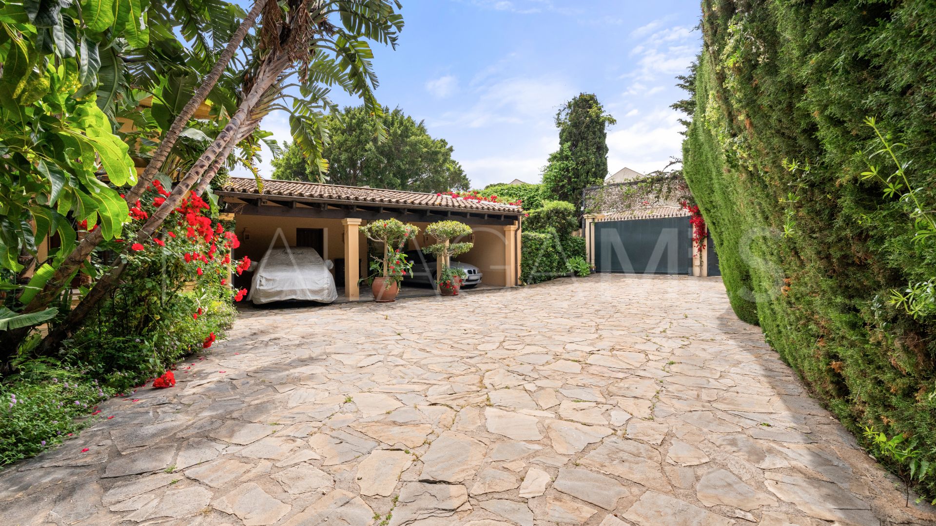 Villa for sale in Guadalmina Baja with 3 bedrooms