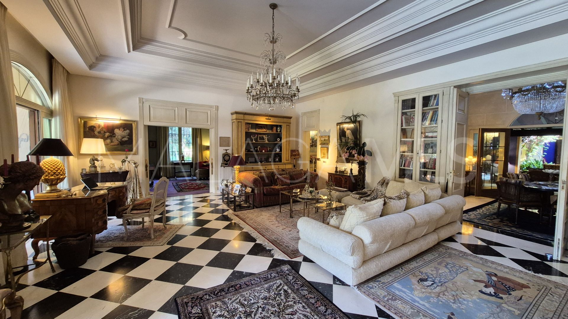 Villa for sale in Guadalmina Baja with 3 bedrooms