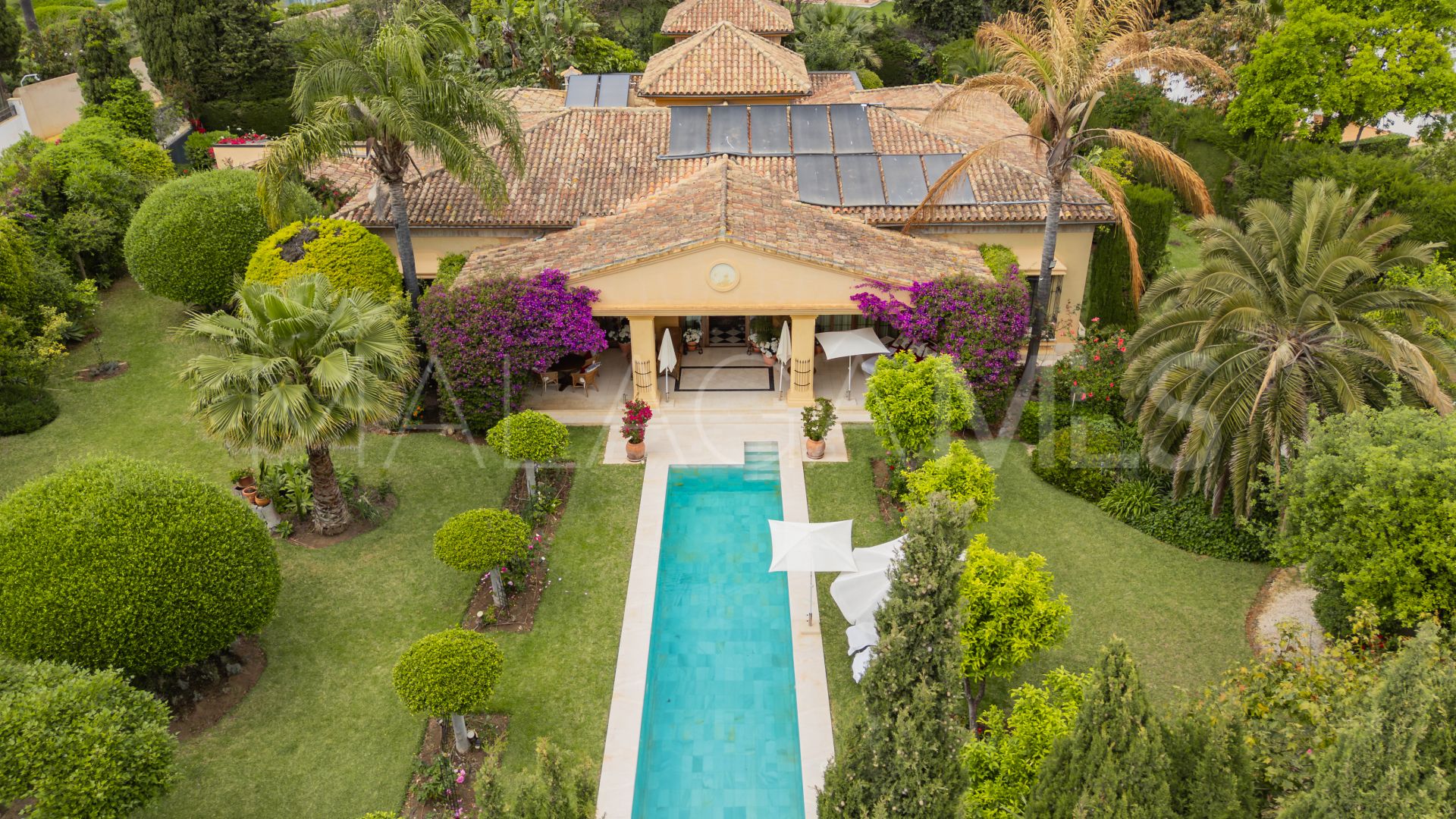 Villa for sale in Guadalmina Baja with 3 bedrooms