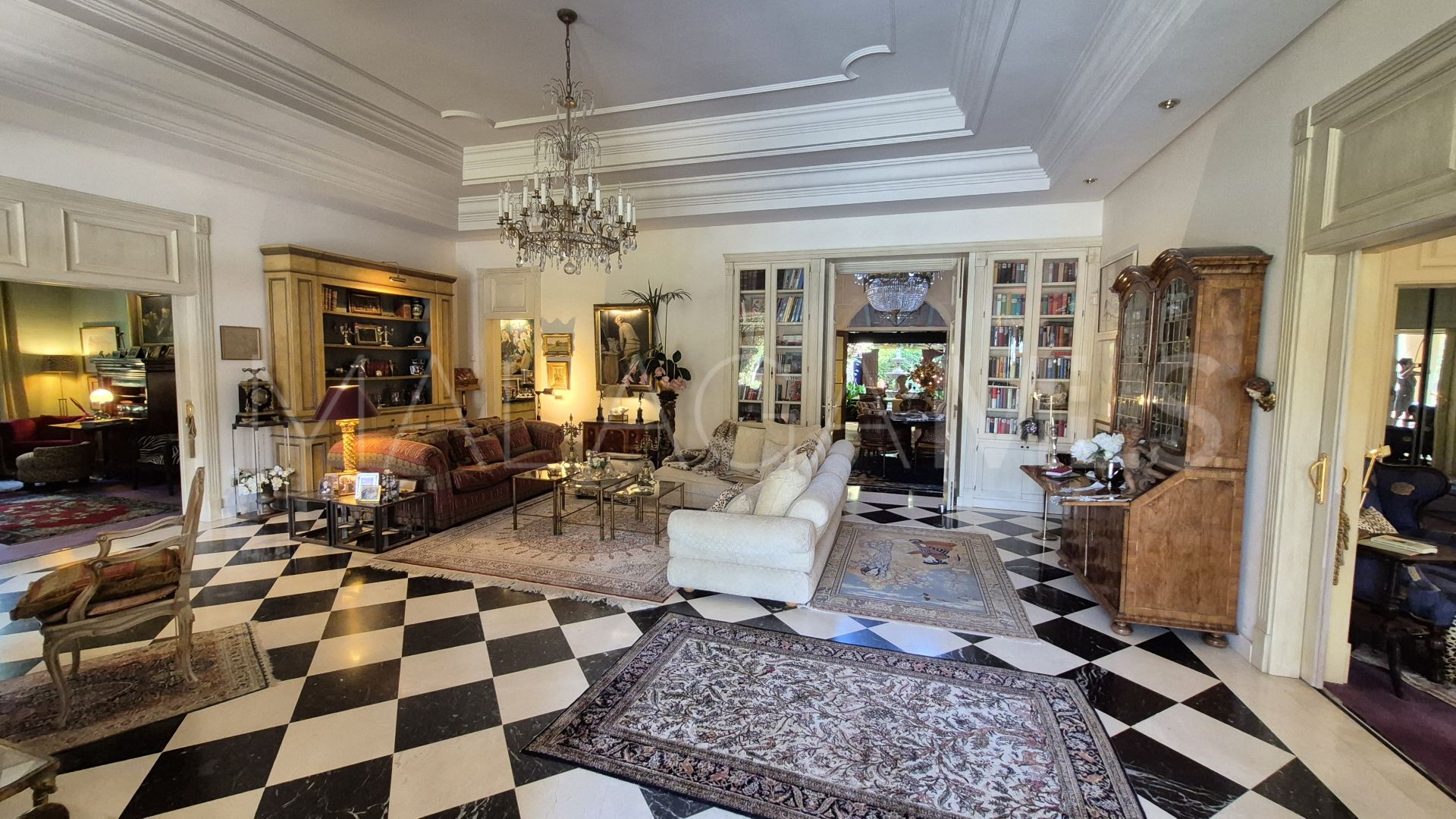 Villa for sale in Guadalmina Baja with 3 bedrooms