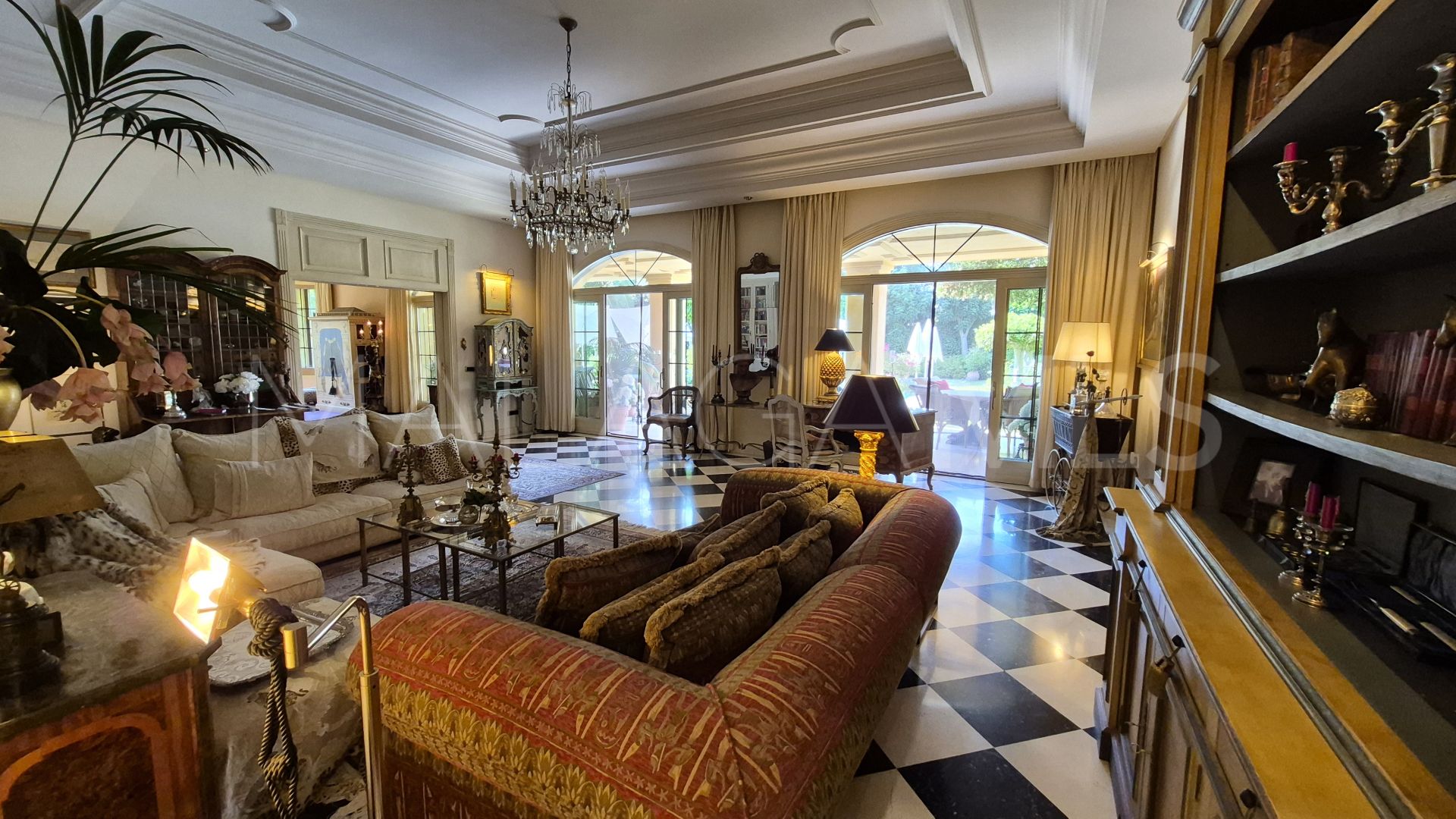 Villa for sale in Guadalmina Baja with 3 bedrooms