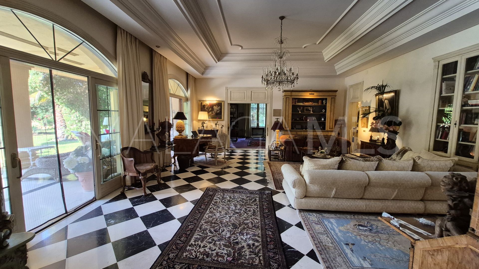 Villa for sale in Guadalmina Baja with 3 bedrooms