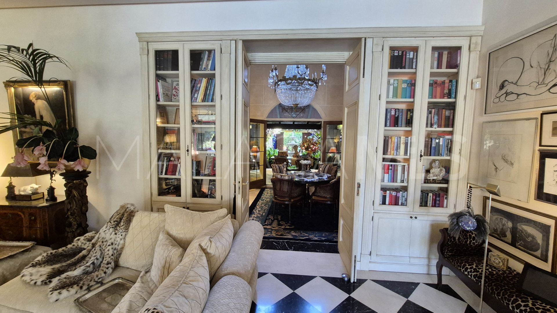 Villa for sale in Guadalmina Baja with 3 bedrooms