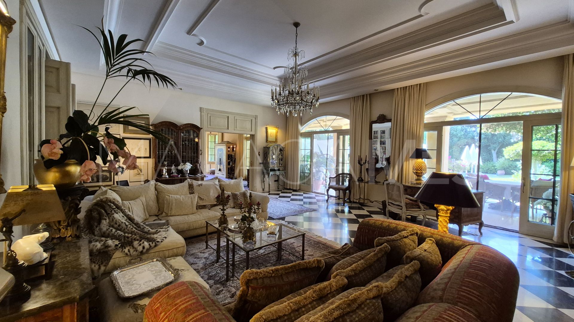 Villa for sale in Guadalmina Baja with 3 bedrooms