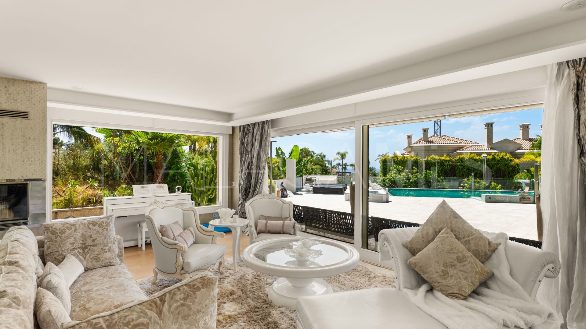 Villa for sale in Bahia de Marbella