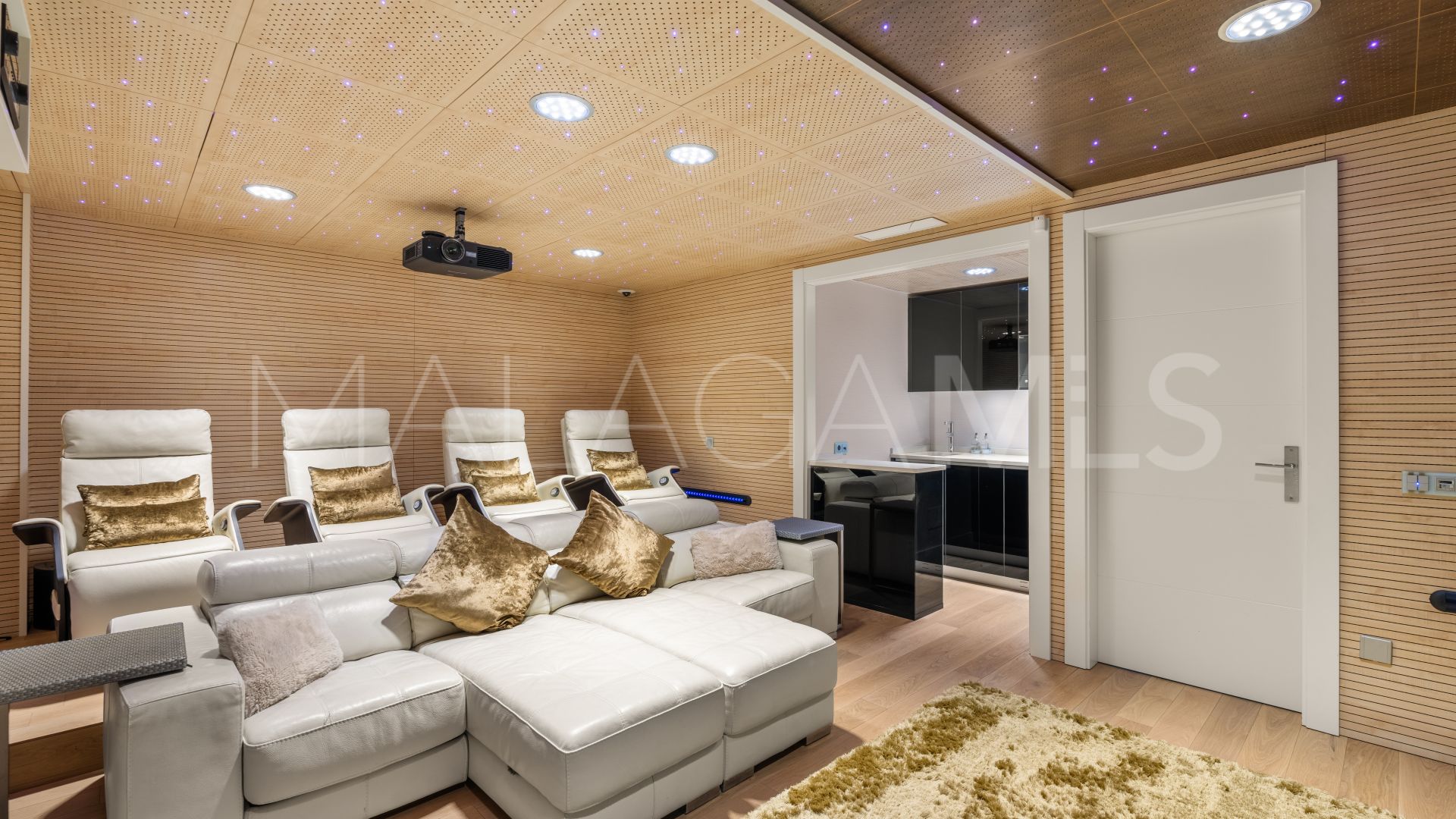 Villa for sale in Bahia de Marbella