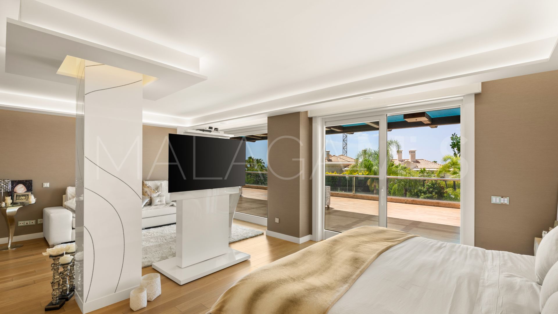 Villa for sale in Bahia de Marbella