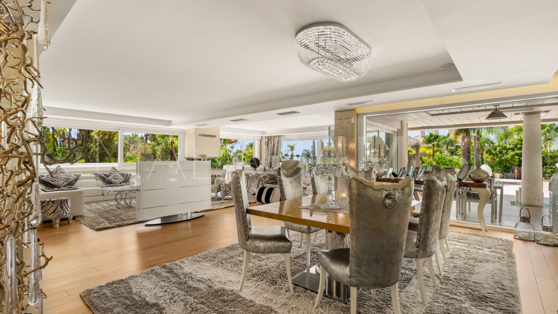 Villa for sale in Bahia de Marbella
