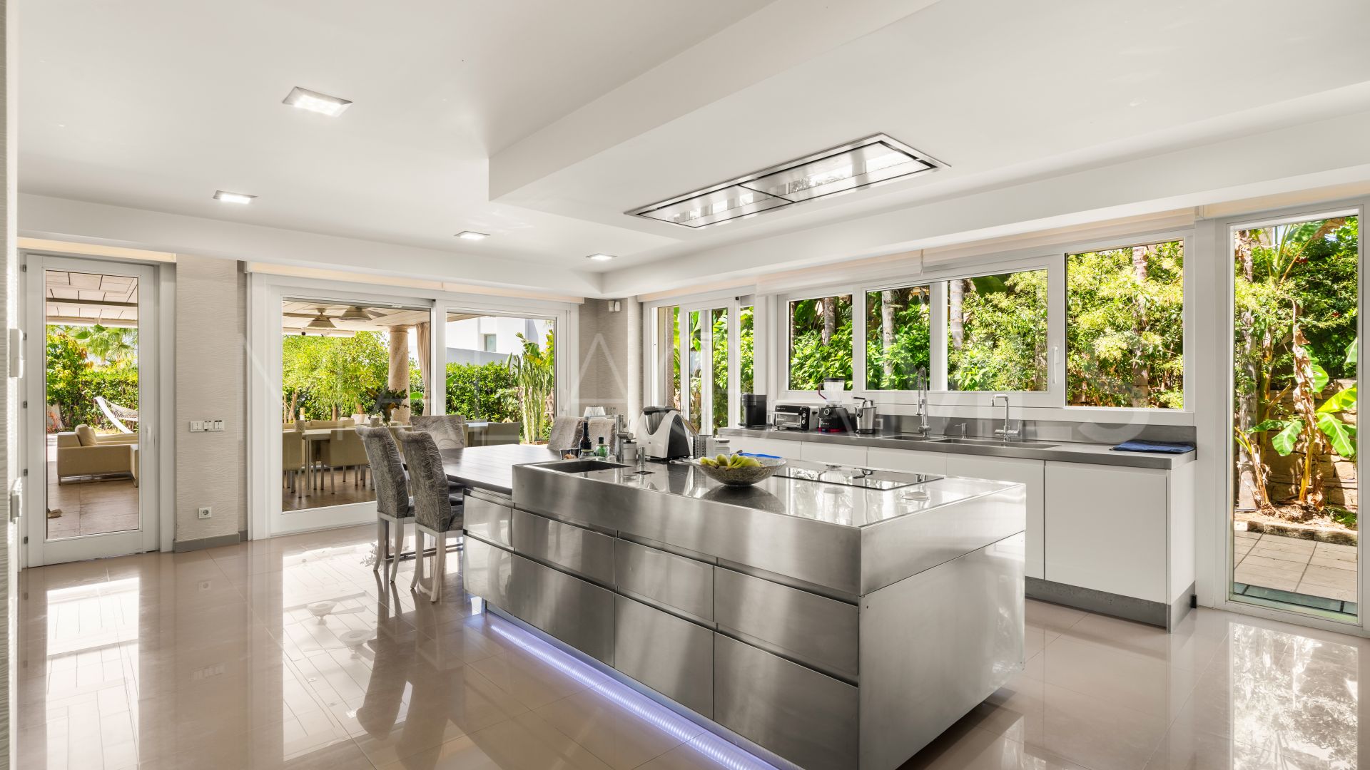 Villa for sale in Bahia de Marbella