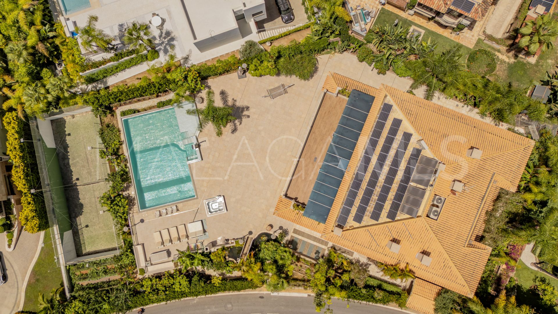 Villa for sale in Bahia de Marbella