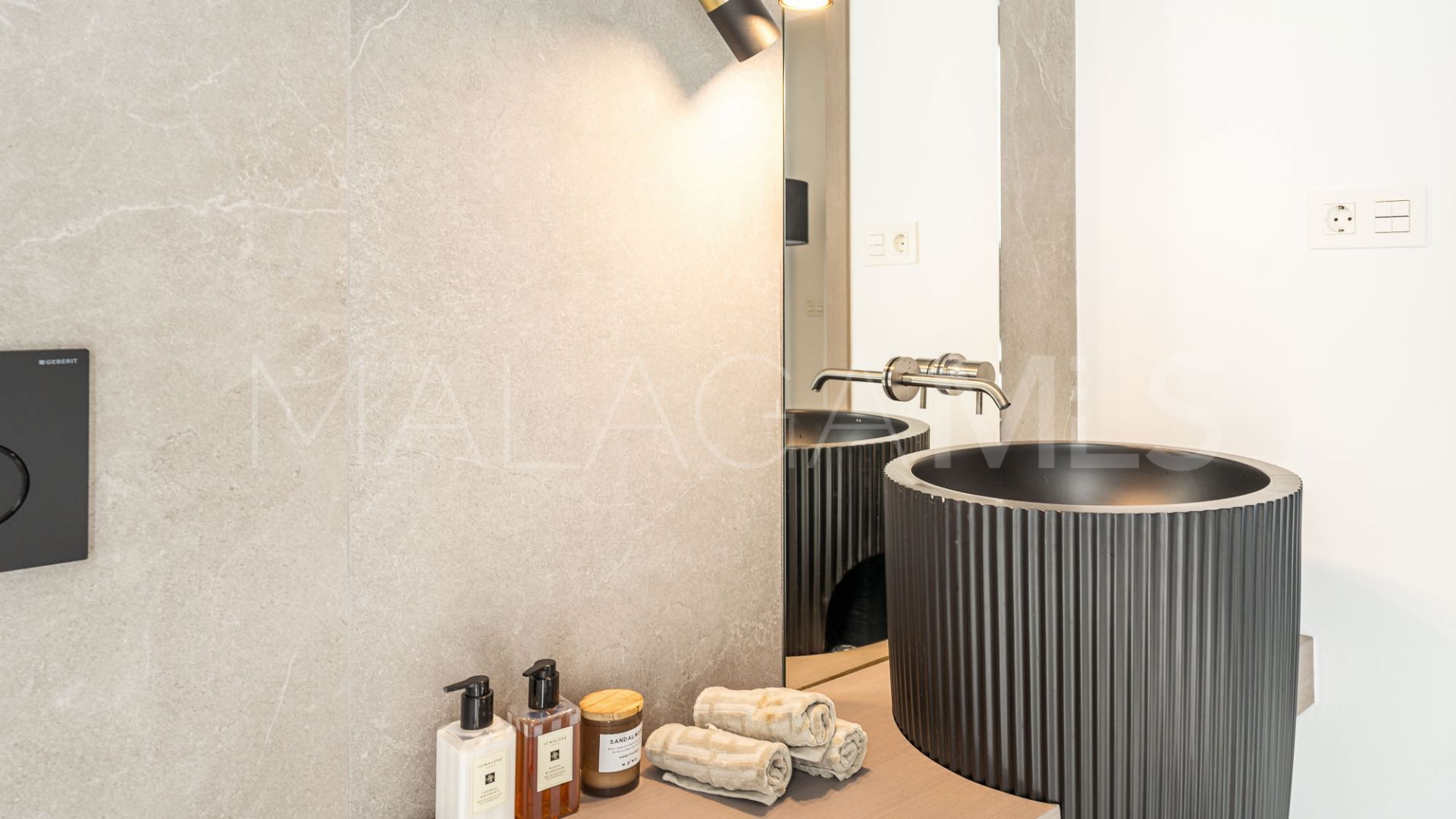 Villa for sale in Nueva Andalucia