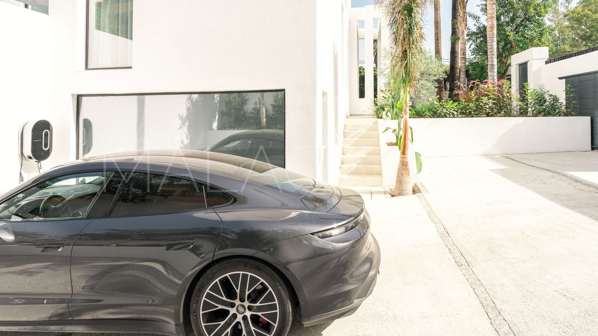 Villa for sale in Nueva Andalucia