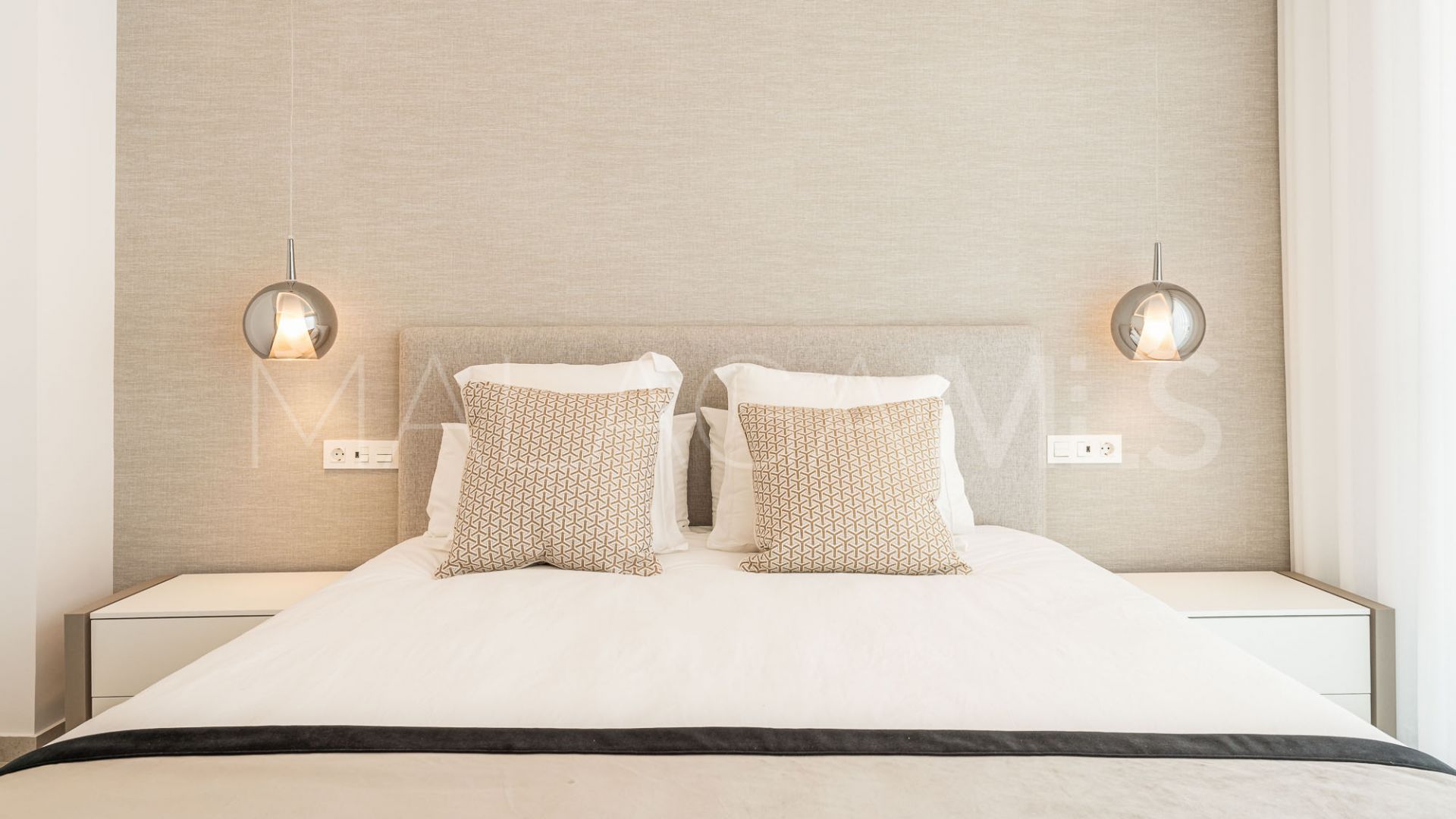 Villa for sale in Nueva Andalucia