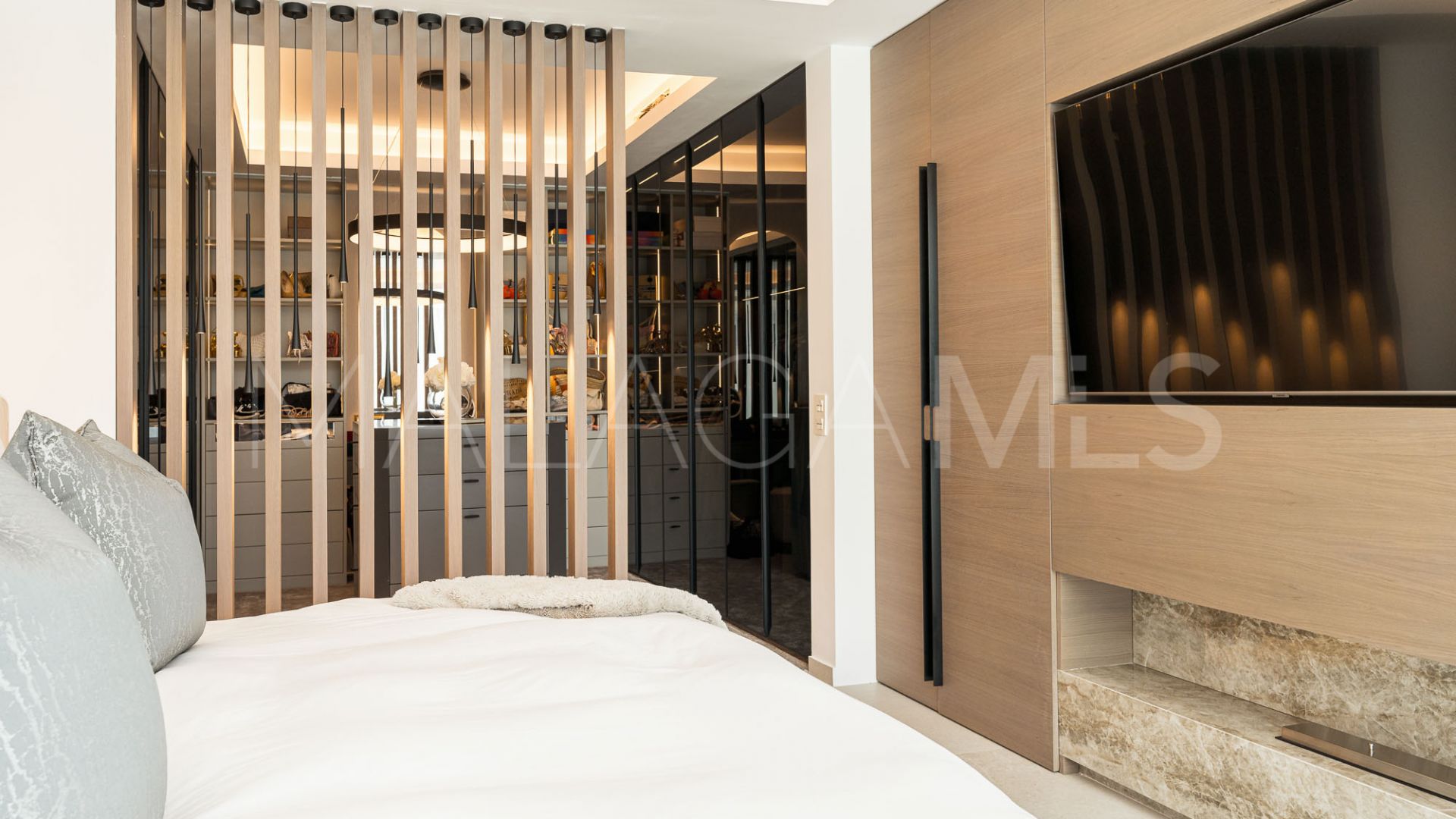 Villa for sale in Nueva Andalucia