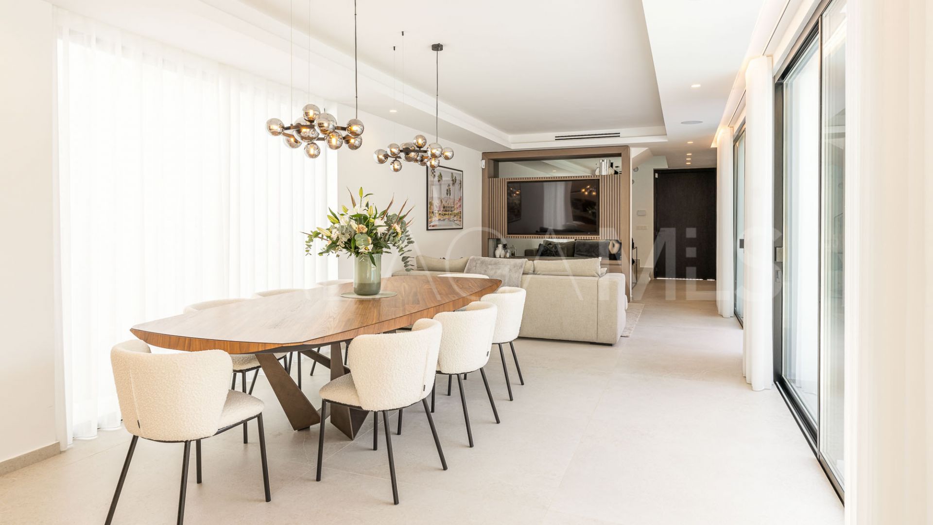 Villa for sale in Nueva Andalucia