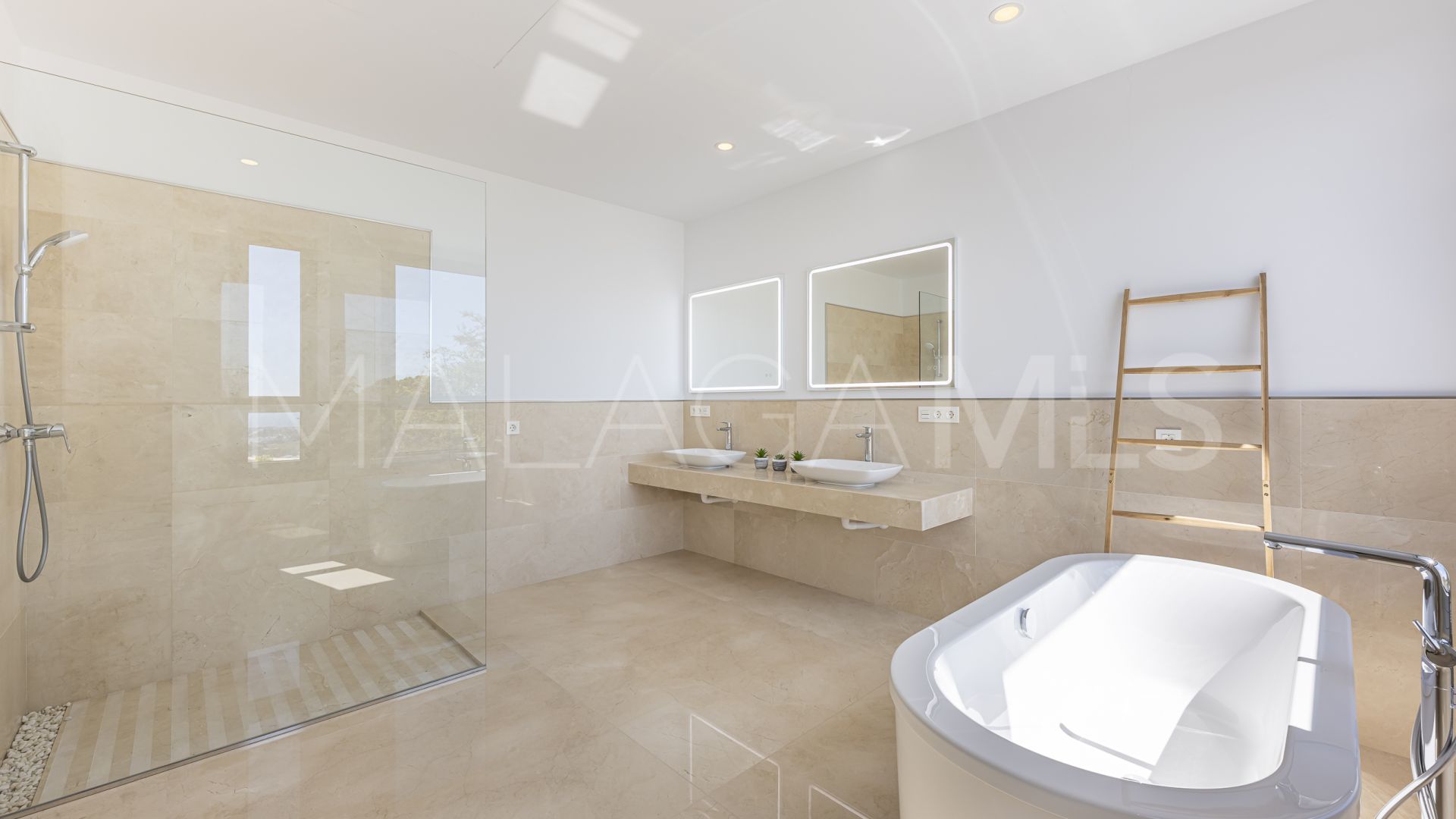 Villa for sale in Los Arqueros