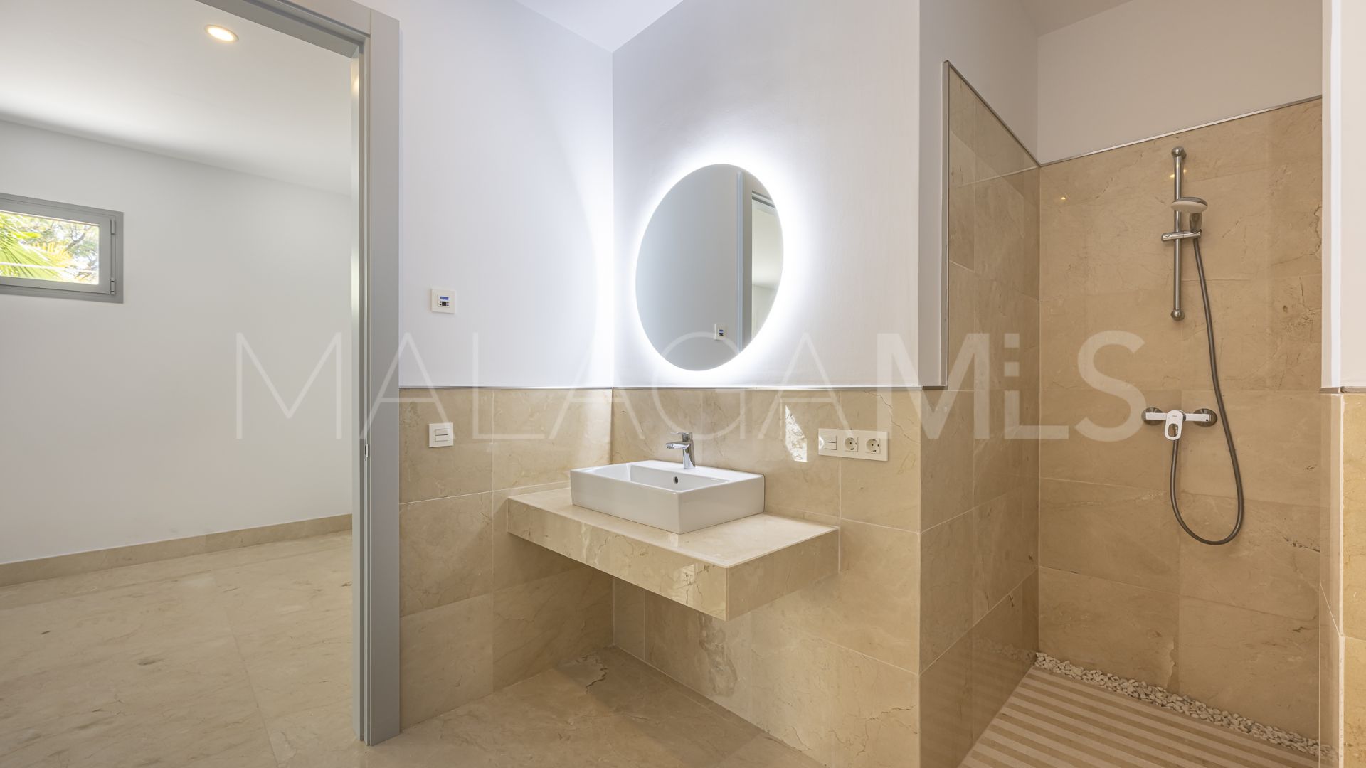 Villa for sale in Los Arqueros