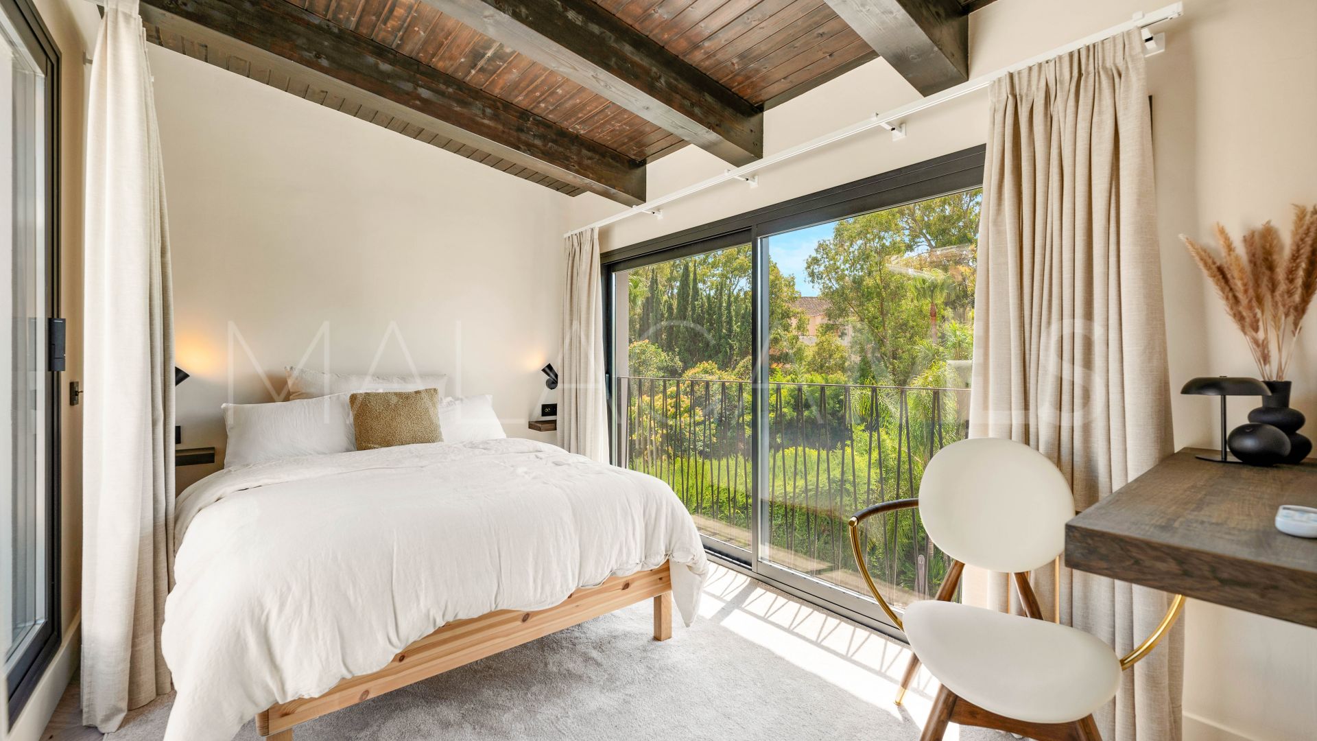 5 bedrooms villa in Nueva Andalucia for sale