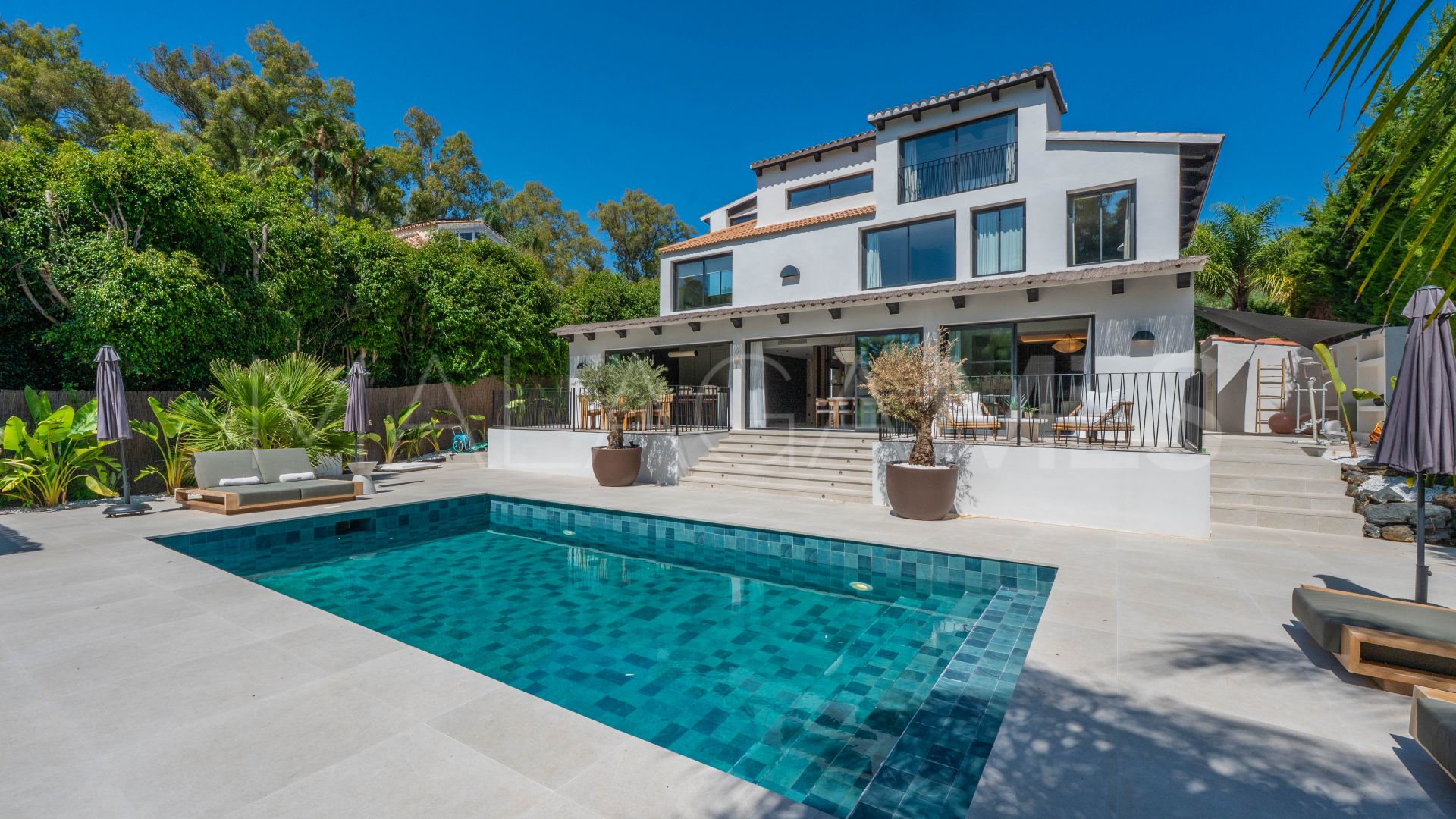 5 bedrooms villa in Nueva Andalucia for sale