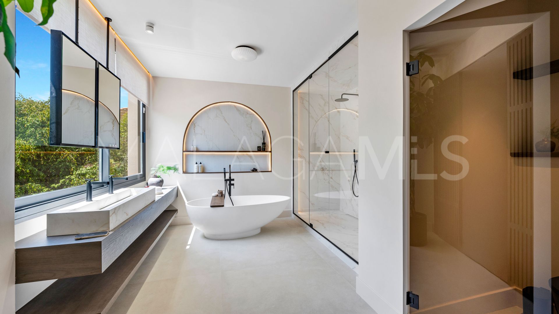 5 bedrooms villa in Nueva Andalucia for sale