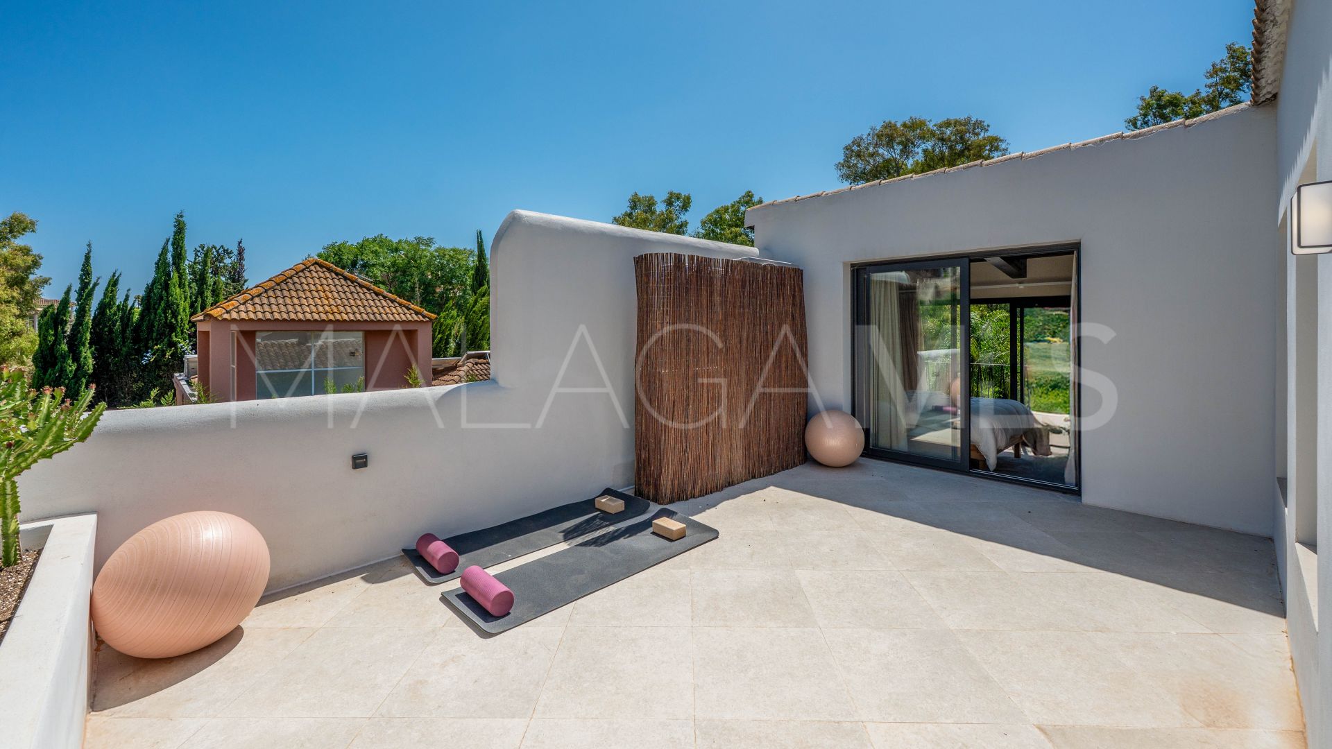 5 bedrooms villa in Nueva Andalucia for sale