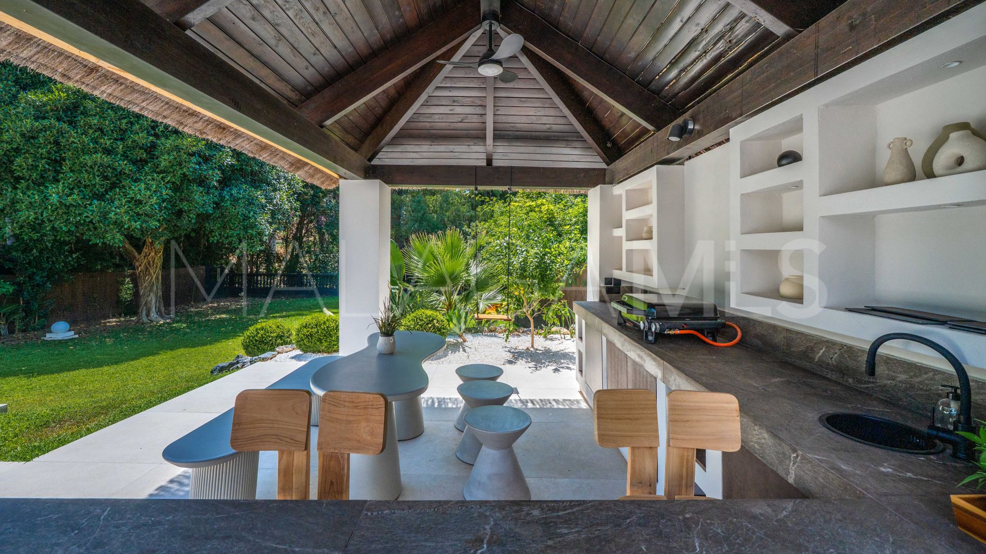 5 bedrooms villa in Nueva Andalucia for sale