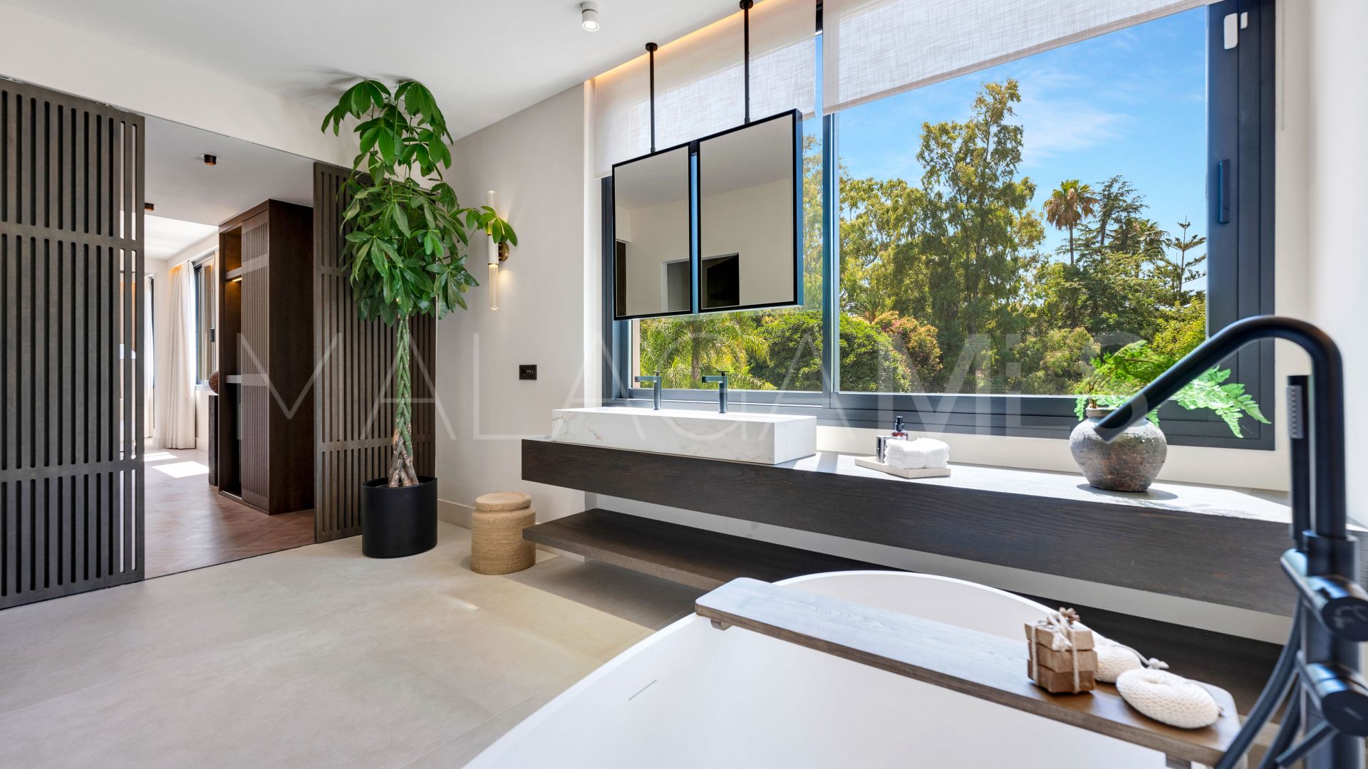 5 bedrooms villa in Nueva Andalucia for sale