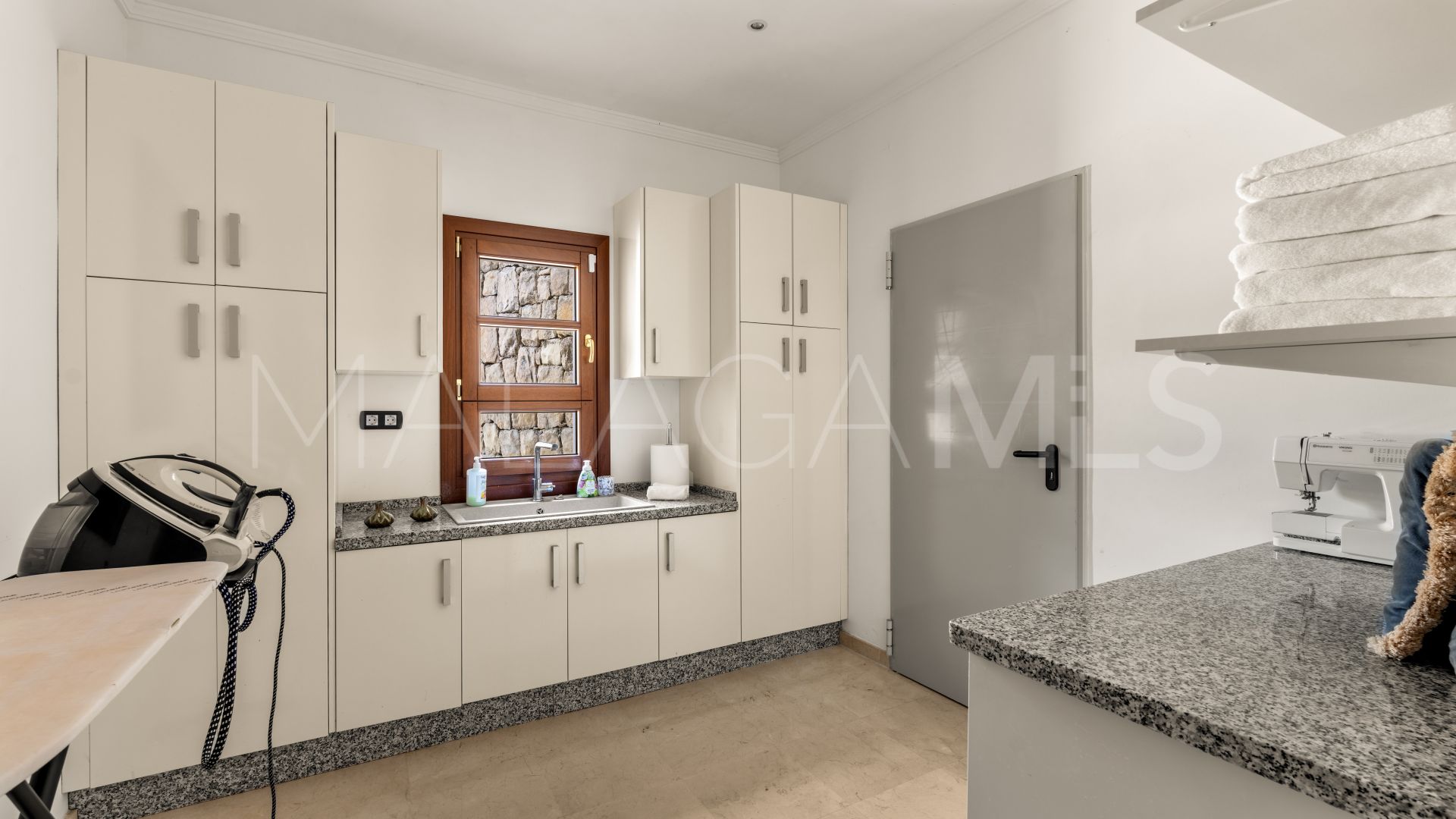 El Madroñal, villa for sale