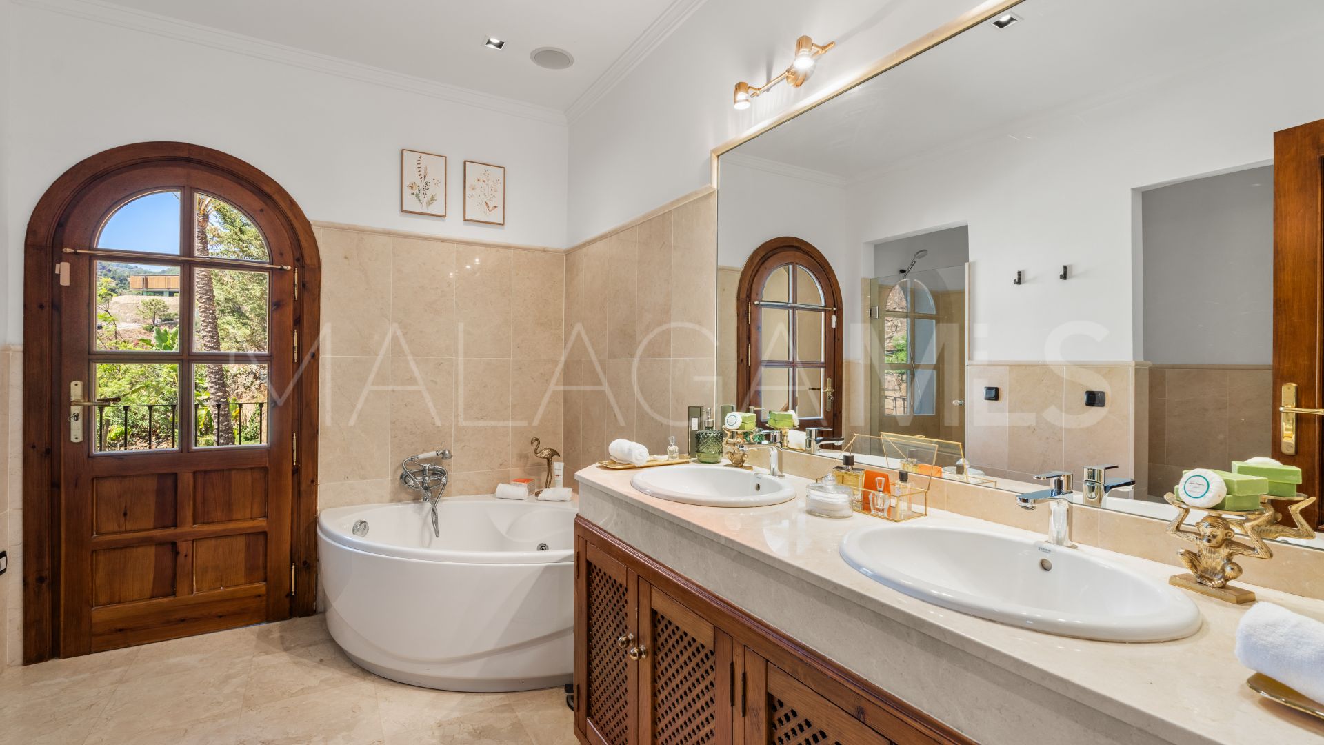 El Madroñal, villa for sale