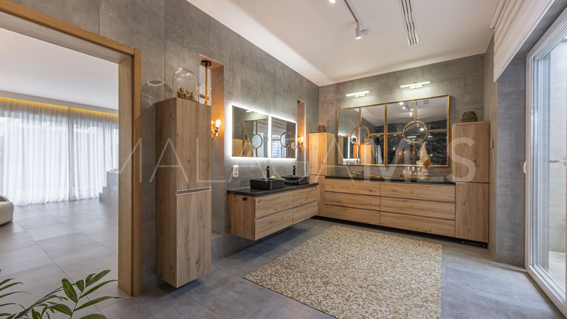 Villa in Elviria for sale