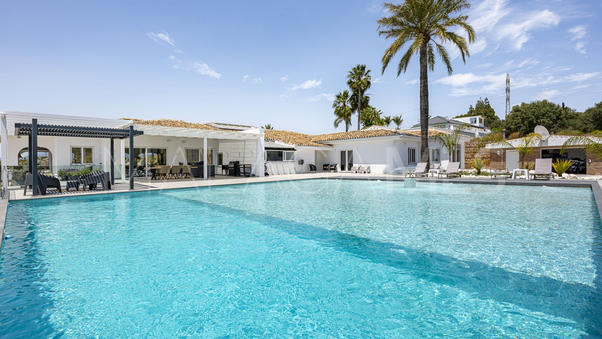 Villa in Elviria for sale