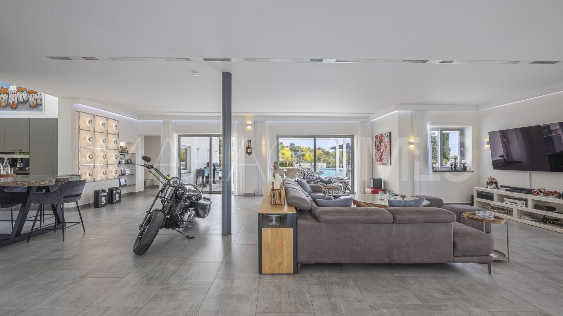 Villa in Elviria for sale