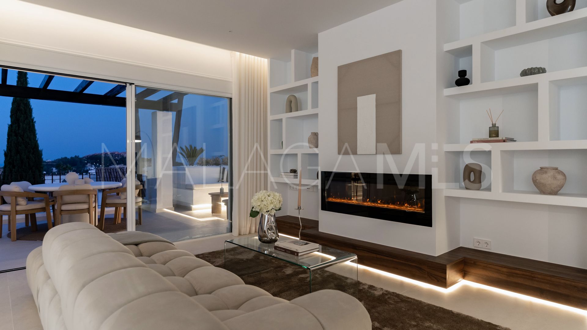 For sale penthouse in Nueva Andalucia with 3 bedrooms