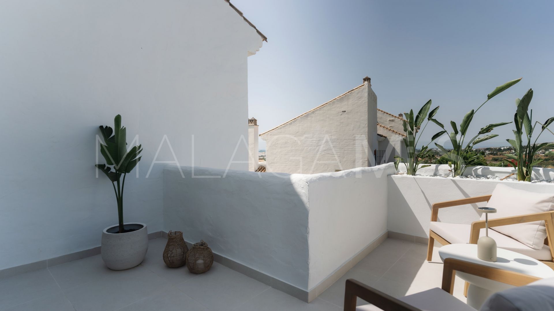 For sale penthouse in Nueva Andalucia with 3 bedrooms