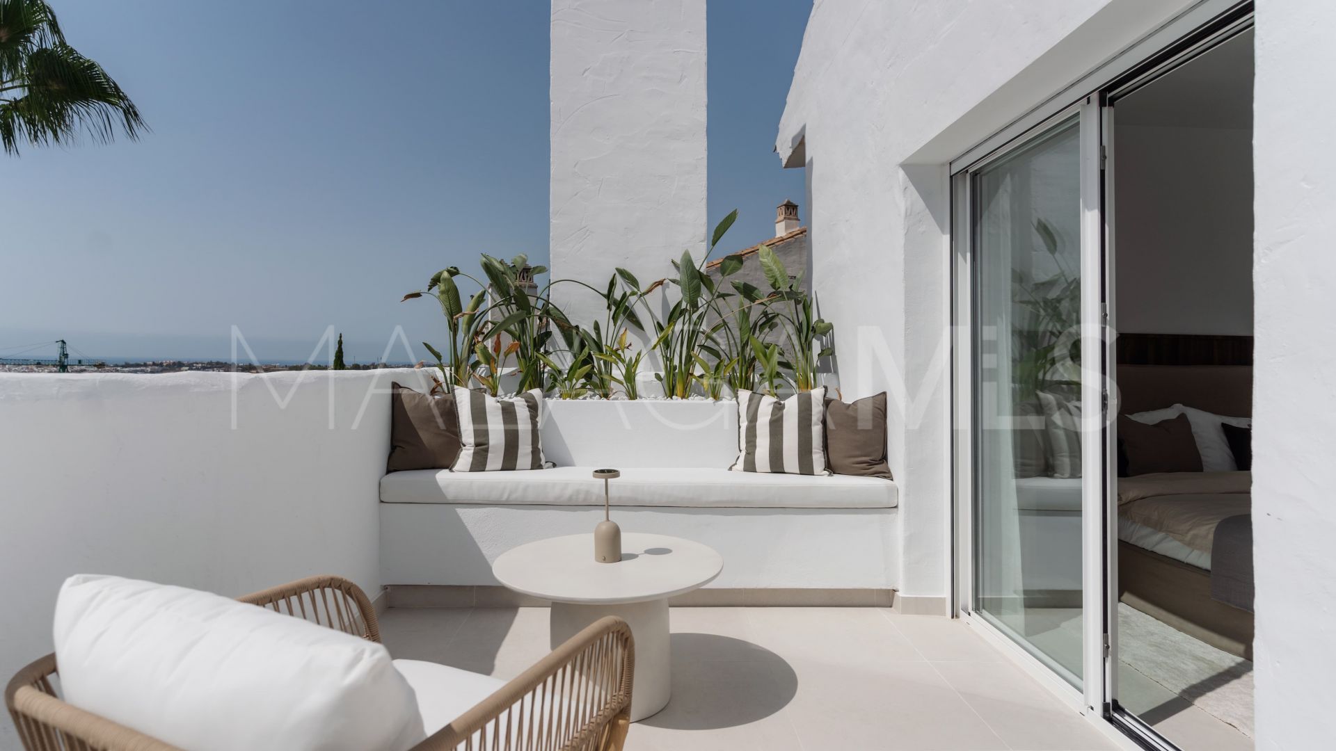 For sale penthouse in Nueva Andalucia with 3 bedrooms