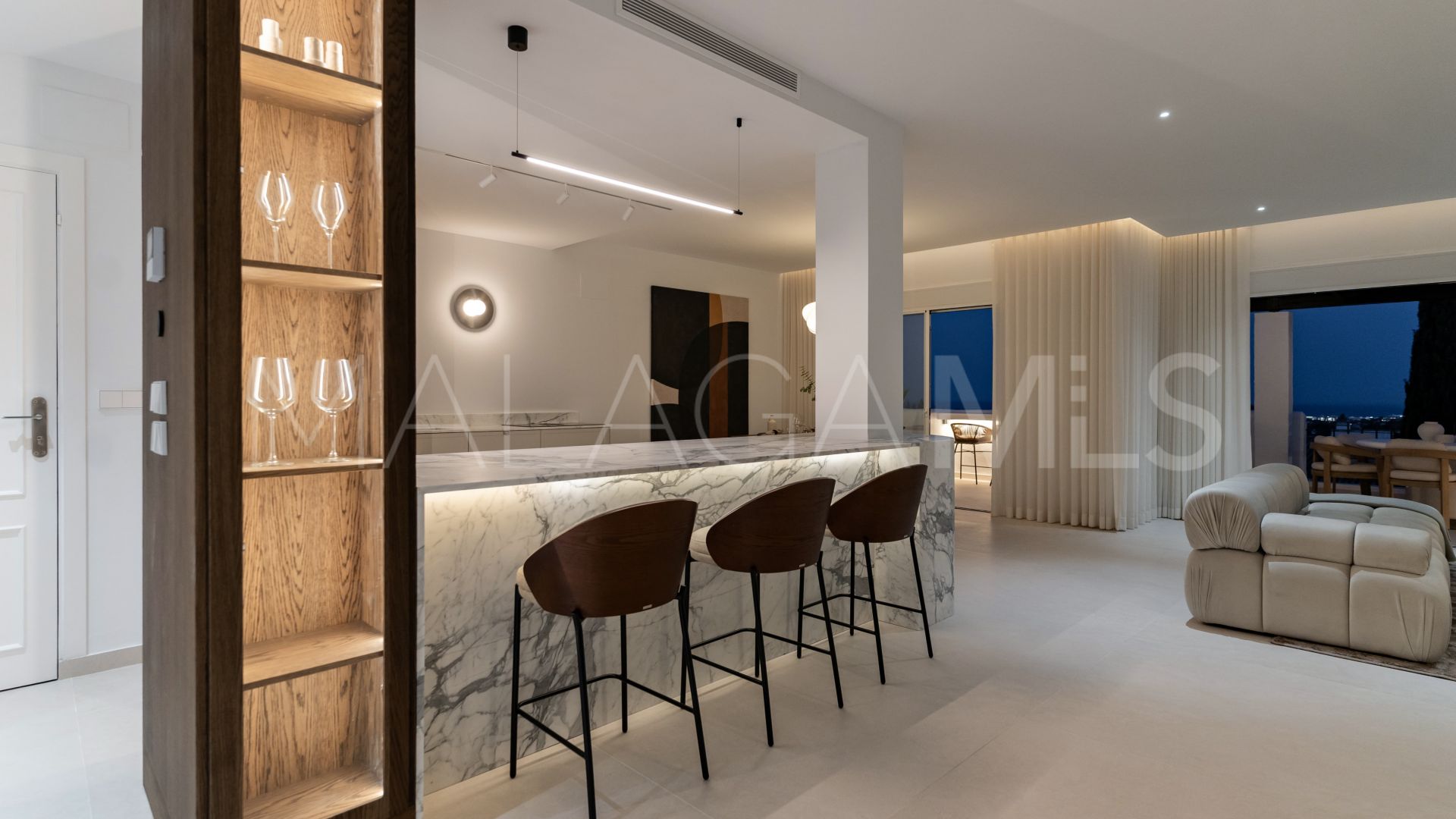 For sale penthouse in Nueva Andalucia with 3 bedrooms