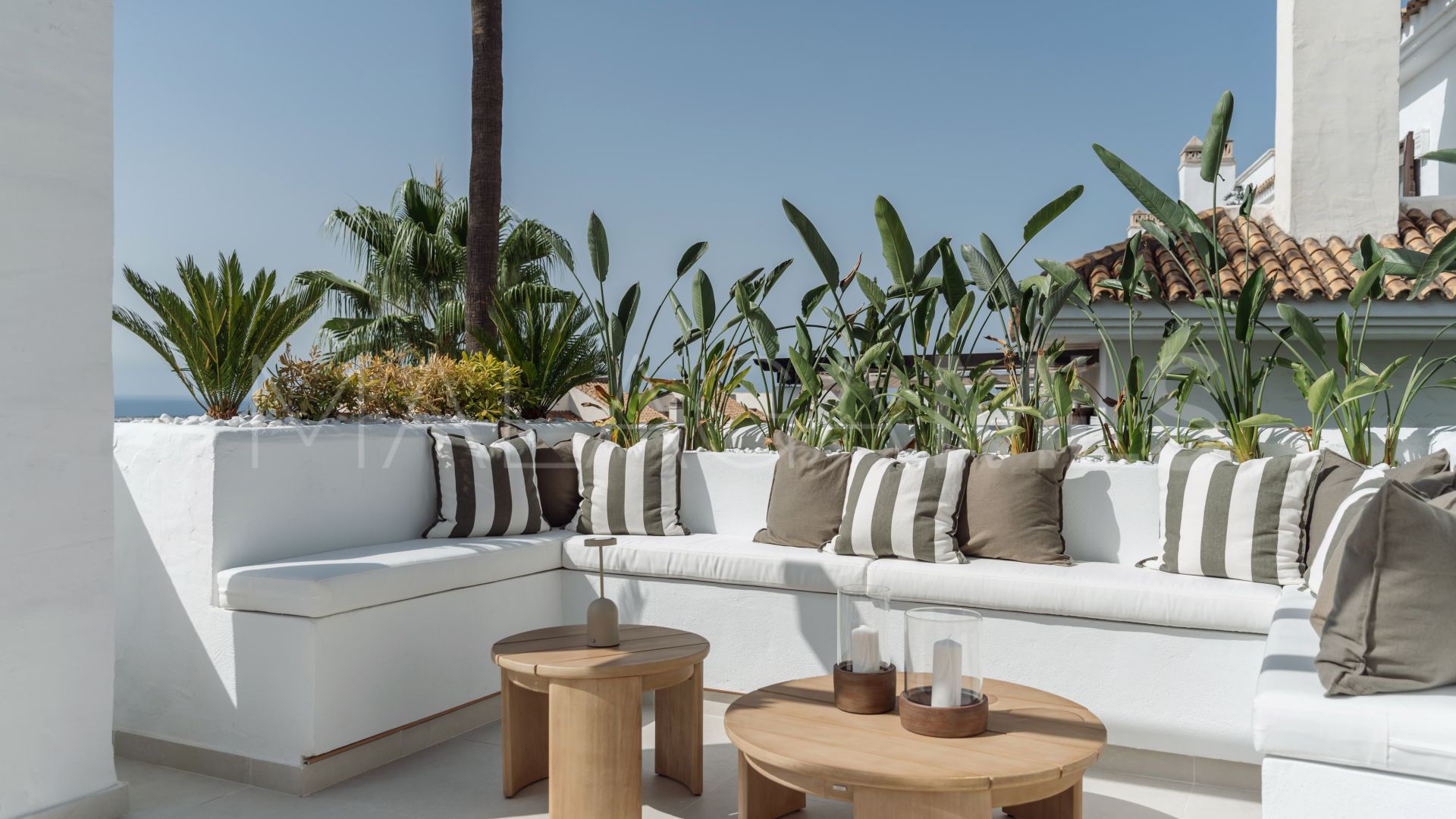 For sale penthouse in Nueva Andalucia with 3 bedrooms