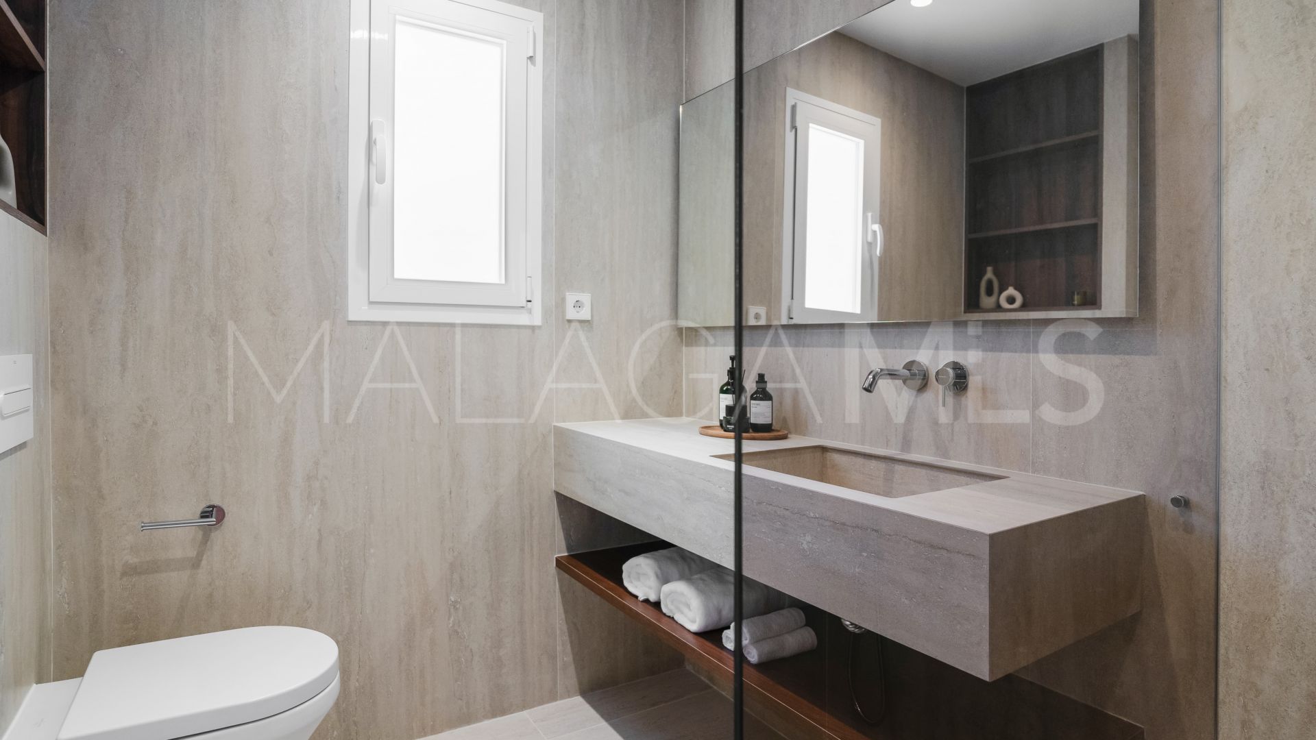 For sale penthouse in Nueva Andalucia with 3 bedrooms